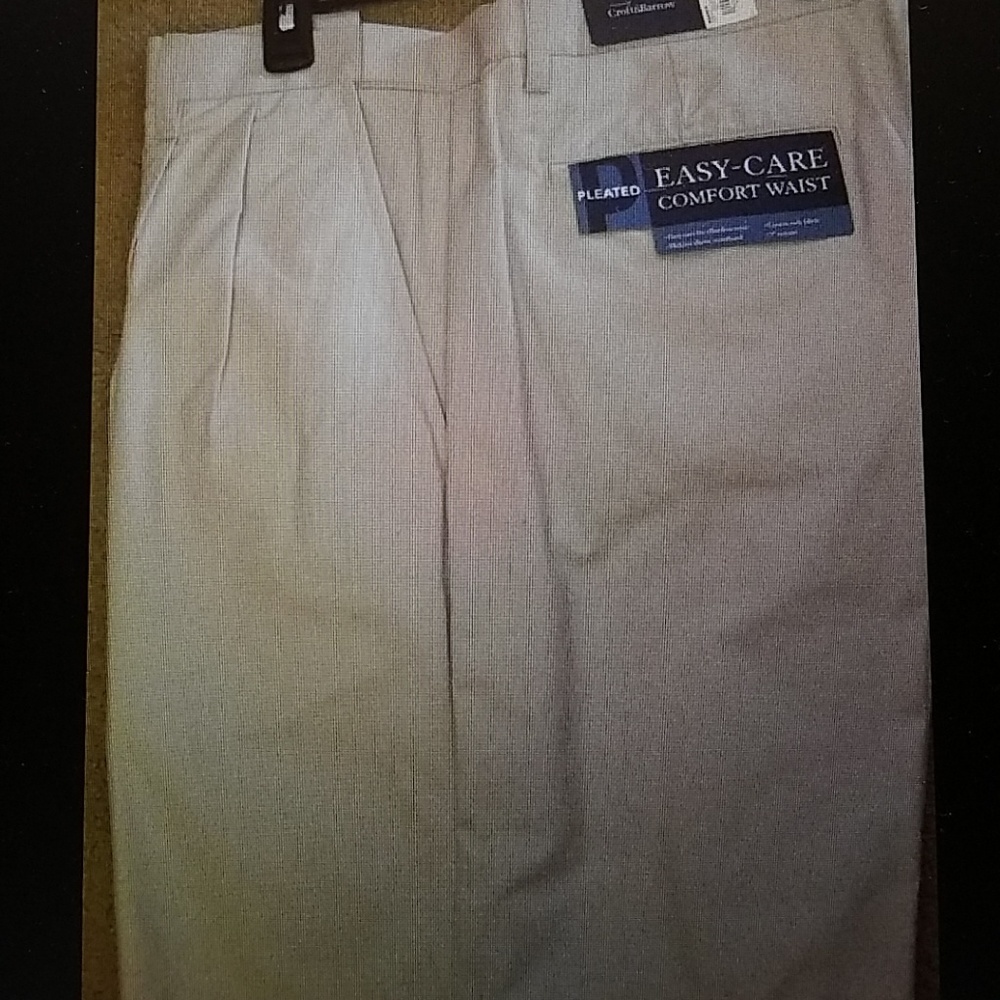 1 men Croft&Barrow Tan pleated shorts NWT